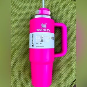NWT 30 oz Stanley Quencher, pink camellia 🌺